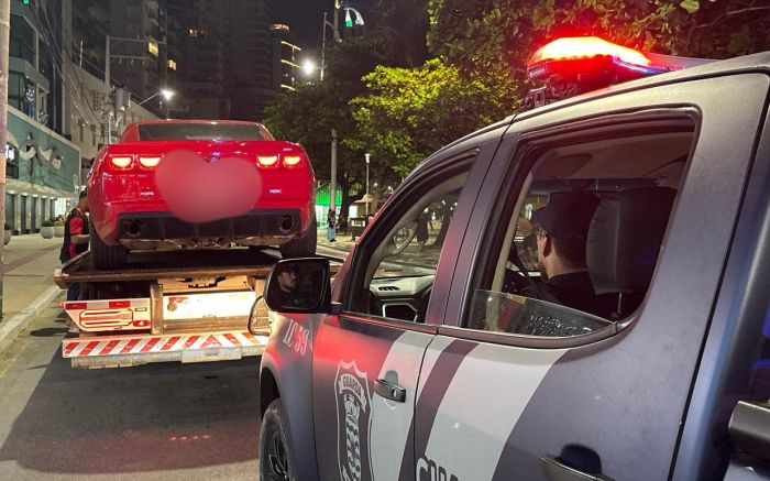 Camaro ficará à disposição da Justiça até ser devolvido ao dono (Foto: Guarda Municipal de Balneário Camboriú)