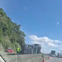 Acidente com vítima fatal causa lentidão na BR 101 em Navegantes