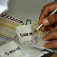 Ninguém acerta e Mega acumula