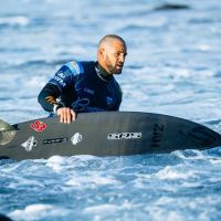 Alejo Muniz vence Rio Waida e avança para as oitavas na Austrália