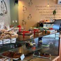 Green Cake: a cafeteria onde o bolo cura saudade e a comida acolhe