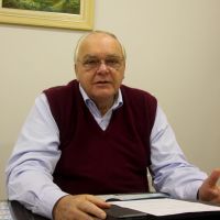 Padre Nélio Roberto, diretor do hospital Azambuja, morre aos 73 anos