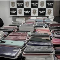 Polícia apreende R$ 100 mil em produtos fakes da Apple