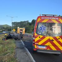 Adolescente capota o carro na Transbeto no Dia das Mães