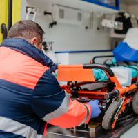 Motociclista tem perna amputada após acidente em Porto Belo