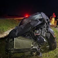 Acidente destrói Land Rover e joga carro na vala