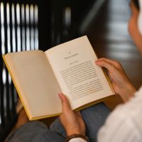 Livros com até 70% de desconto e mais de 35 mil títulos