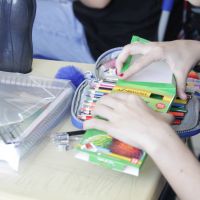 Entrega de kits escolares e materiais de expediente só em junho