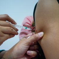 Itajaí vai começar a vacinar crianças e adolescentes de 10 a 16 anos