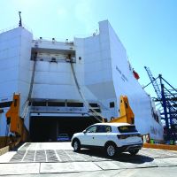 SUV brasileiro cruza o oceano e desembarca na África