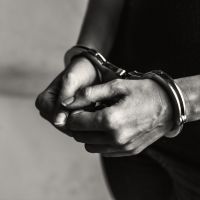 Servente é morto a facadas pela esposa