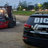 Dono de autopeças é preso com empilhadeira roubada