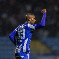 Avaí vence a Chape na Ressacada e entra no G4