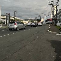 Quarta-feira de trânsito intenso nas ruas de Itajaí e Balneário
