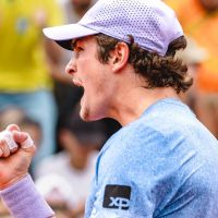 João Fonseca vence francês e avança em Roland Garros