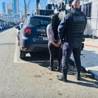 Mulher é presa com crack no bairro dos Municípios