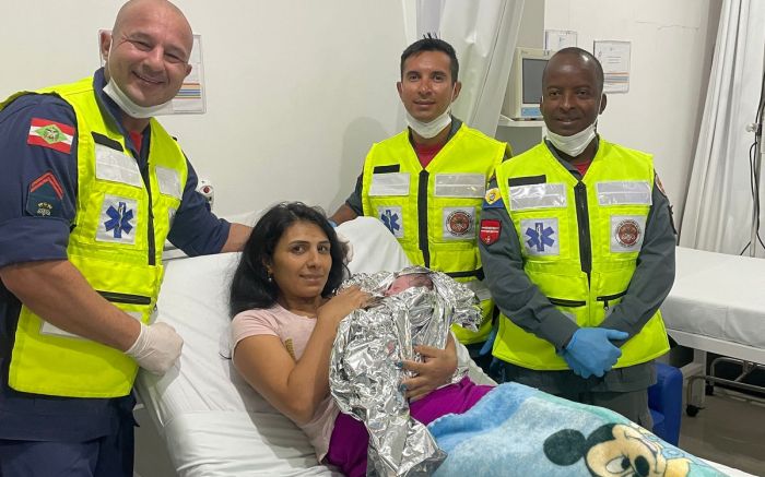 Mãe estava sozinha em casa quando entrou em trabalho de parto (Foto: Divulgação/CBMN)