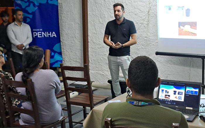 Moradores do Loteamento Santa Regina, em Penha, esclarecem dúvidas sobre novo sistema de esgoto