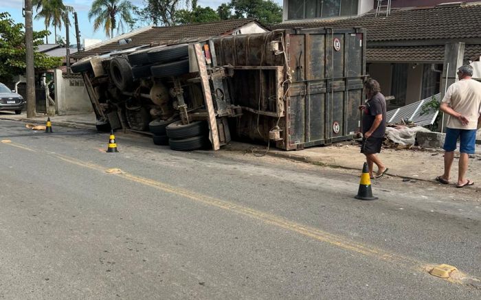Apesar do susto, ninguém se feriu (foto: divulgação - PMSC)
