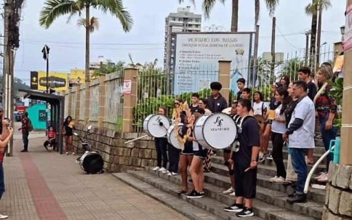 Professor de uma das escolas comenta a importância das ações (Foto: Divulgação/PMSC)