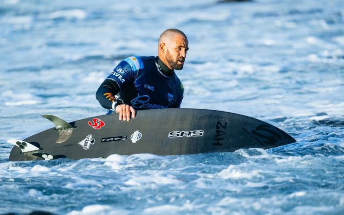 Alejo vai enfrentar o havaiano Barron Mamiya na próxima fase (Foto: WSL)