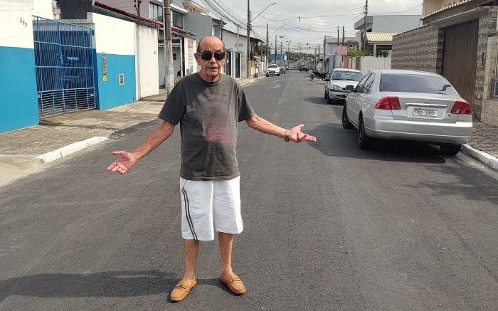Jota teve três alegrias em um ano: ver o Botafogo ser campeão brasileiro, conquistar a Libertadores e o asfalto ser feito na rua Emílio Francisco da Rosa (Foto: Fran Marcon)
