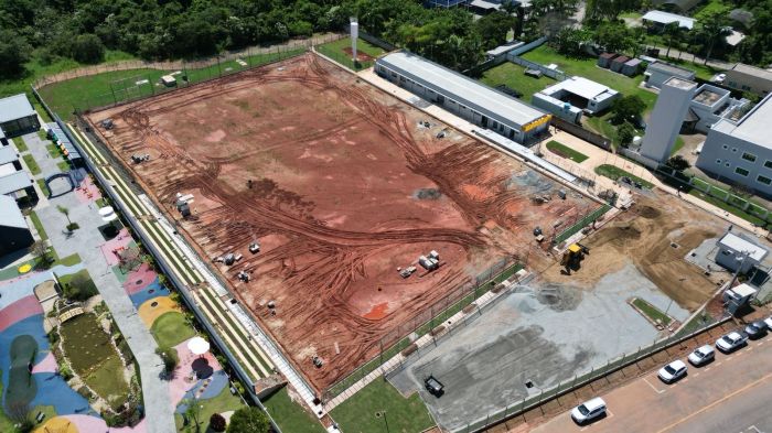 Obra foi embargada em abril por falta de documentos do projeto (Foto: Divulgação/PMBC)