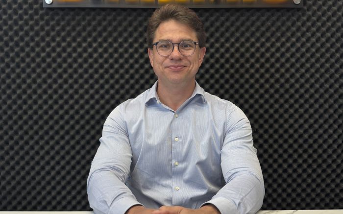 "Hoje a gente está com sete serviços, oito atracações semanais, e nessas oito atracações crescendo, a gente está falando de fazer próximo de 30 mil contêineres" (Foto: Fabrício Pitella)