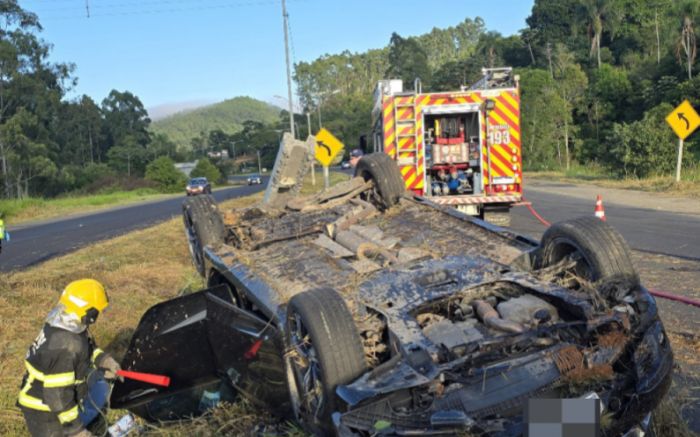 Acidente foi na manhã deste domingo (Foto: Divulgação/CBMSC)