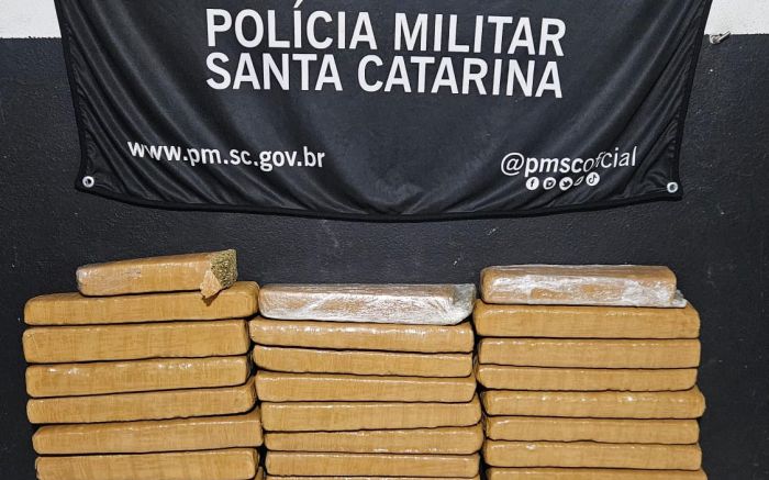 No mesmo dia uma mulher de 20 anos foi presa por tráfico (foto: divulgação - PMSC)