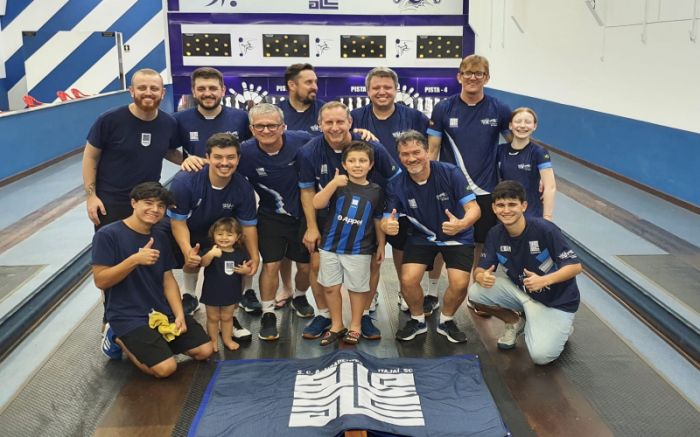 Equipe formada por sete atletas garantiu o troféu para Itajaí. (Foto: Divulgação)