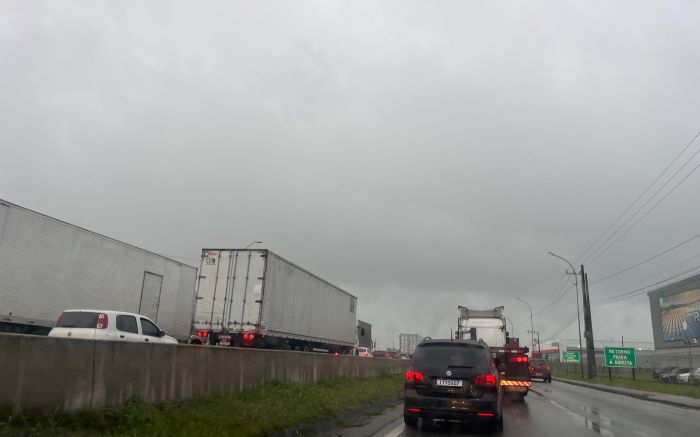 Congestionamento na BR 101 tá caótico nos dois sentidos da rodovia (Foto: Ana Zigart)