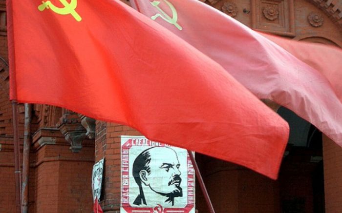 Proposta prevê barrar “foice e martelo cruzados” e outros símbolos do comunismo (Foto: Divulgação)