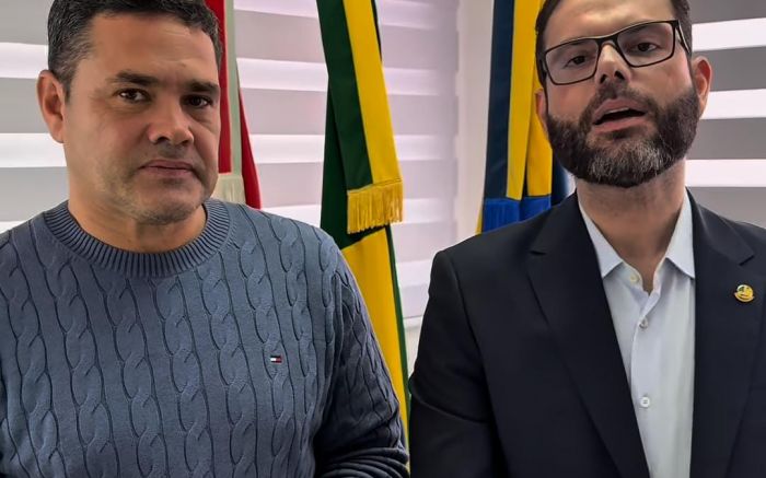 Senador foi visto visitando alguns imóveis no centro de Itajaí (Foto: Reprodução)