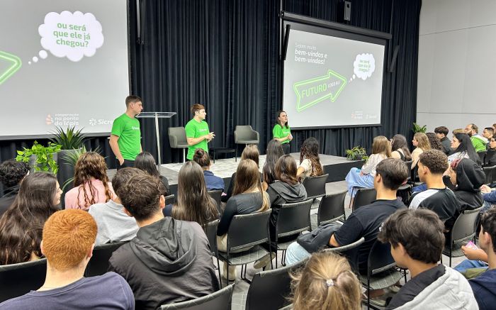 A formação de jovens conscientes sobre finanças faz parte do compromisso das cooperativas de crédito com o desenvolvimento das comunidades (Foto: Bruno Todero)