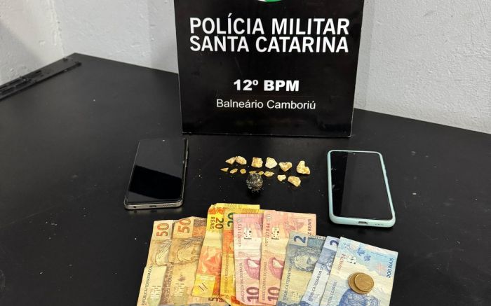 Já outros dois suspeitos têm mais de 30 passagens por tráfico (Foto: PMSC)