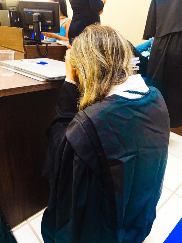 Camila durante o júri que inocentou a mãe