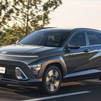Hyundai Kona Hybrid estreia no Brasil com visual repaginado e alta eficiência
