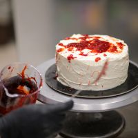 Adolescente de 17 anos morre após comer bolo de pote