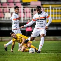 Camboriú toma gol do meio de campo e perde na estreia da Série B do Catarinense