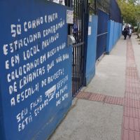 Pichação “malcriada” em muro de creche faz alerta