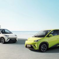 BYD acelera expansão e já soma 180 concessionárias no Brasil