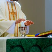 Católicos ainda lideram, mas diversidade religiosa cresce na região de Itajaí