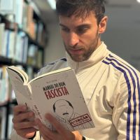 Condenado por preconceito, Léo Lins ironiza: “Arte ou crime?”