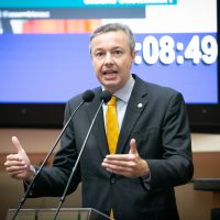 Deputado propõe que estado pague dívidas de quem não conseguiu bolsa do Universidade Gratuita