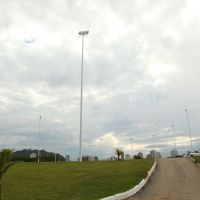 Costureira tem bolsa furtada de dentro do carro no molhe da Atalaia