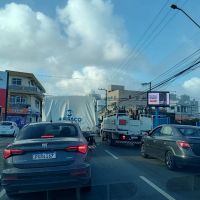 Acidente de motos e um carro trava BR 101 nesta quarta-feira