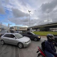 Contorno Sul e rua Uruguai estão caóticas em dia de movimento intenso