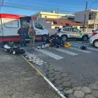 Motociclista morre após colisão com carro a mais de 100 km/h