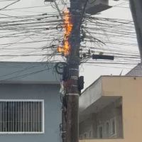 Transformador de poste pega fogo na Nilo Bittencourt